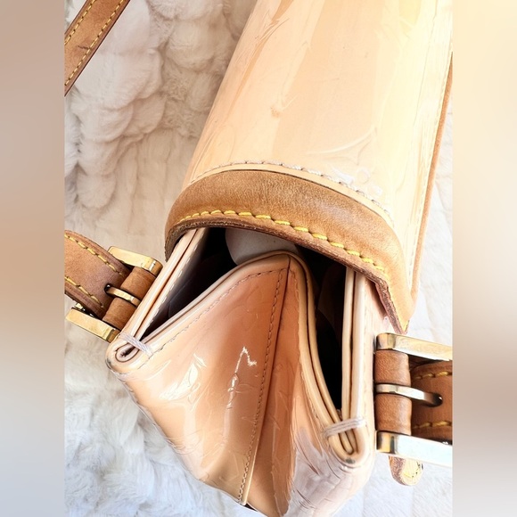 Authentic Louis Vuitton Vernis Biscayne Bay GM in excellent condition w/ addons - Picture 11 of 16